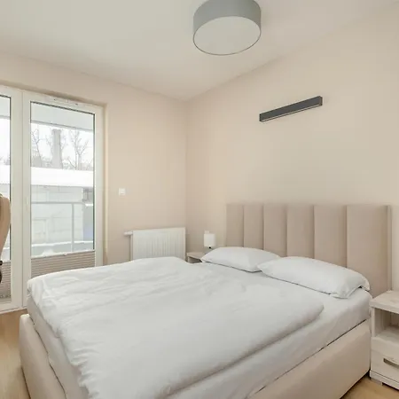 Comfortable In The Centre Of With Parking, & Gym By Renters Apartment