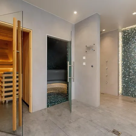 Apartment Comfortable In The Centre Of With Parking, & Gym By Renters *