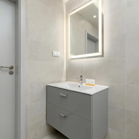 Apartment Comfortable In The Centre Of With Parking, & Gym By Renters